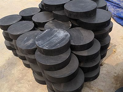 隆化县板式橡胶支座由若干层橡胶片与薄钢板经加压硫化